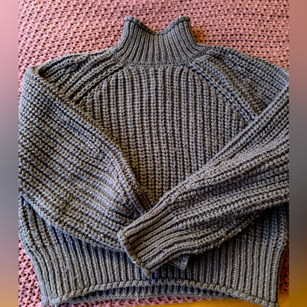 Medium thick knit H&M sweater
